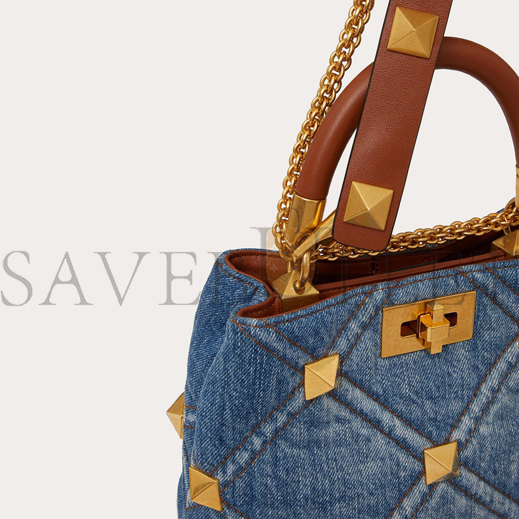 VALENTINO SMALL ROMAN STUD THE HANDLE BAG IN DENIM XW0B0I97HMR_F23 (21*17*14cm) VALENTINO SMALL ROMAN STUD THE HANDLE BAG IN DENIM XW0B0I97HMR_F23 (21*17*14cm)