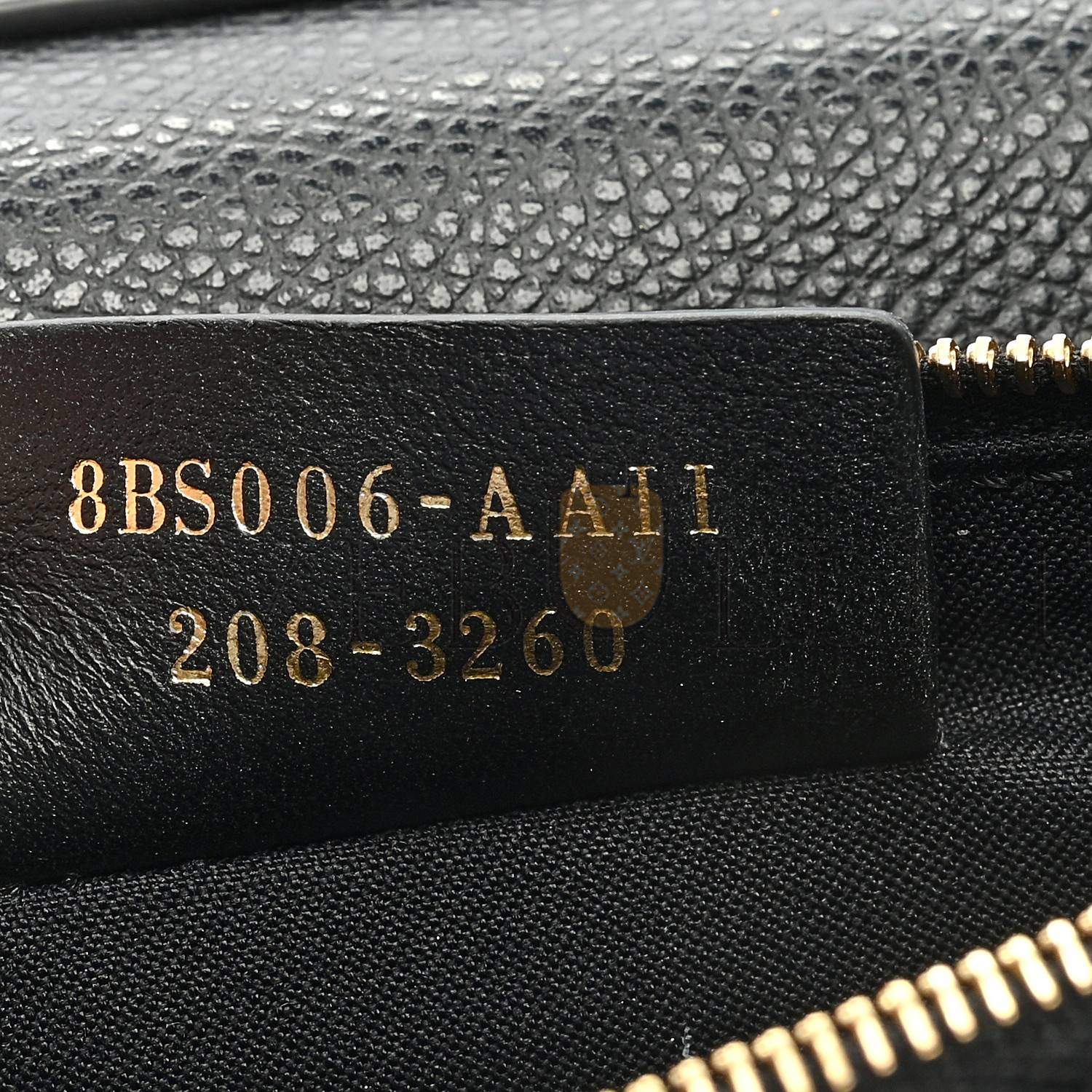 FENDI VITELLO CRUISE F IS FENDI BI-COLOR FF 1974 EMBOSSED MEDIUM ENVELOPE WALLET ON CHAIN BLACK MAYA (20*13*4cm) FENDI VITELLO CRUISE F IS FENDI BI-COLOR FF 1974 EMBOSSED MEDIUM ENVELOPE WALLET ON CHAIN BLACK MAYA (20*13*4cm)