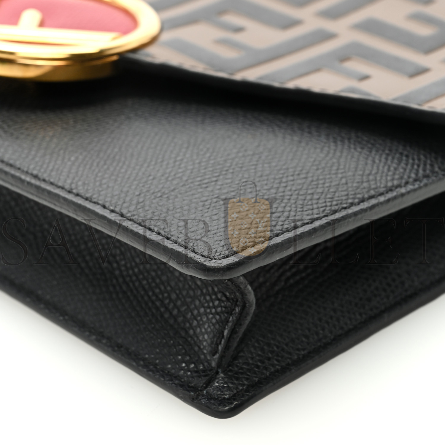 FENDI VITELLO CRUISE F IS FENDI BI-COLOR FF 1974 EMBOSSED MEDIUM ENVELOPE WALLET ON CHAIN BLACK MAYA (20*13*4cm) FENDI VITELLO CRUISE F IS FENDI BI-COLOR FF 1974 EMBOSSED MEDIUM ENVELOPE WALLET ON CHAIN BLACK MAYA (20*13*4cm)