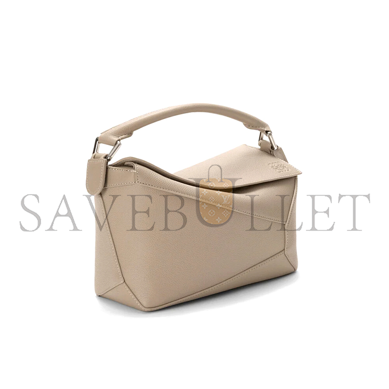 LOEWE SMALL PUZZLE EDGE BAG IN SOFT GRAINED CALFSKIN A510P60XAW (24*16.5*10.5cm) LOEWE SMALL PUZZLE EDGE BAG IN SOFT GRAINED CALFSKIN A510P60XAW (24*16.5*10.5cm)