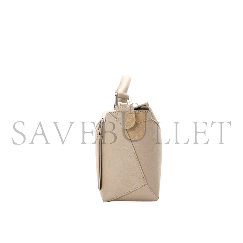 LOEWE SMALL PUZZLE EDGE BAG IN SOFT GRAINED CALFSKIN A510P60XAW (24*16.5*10.5cm) LOEWE SMALL PUZZLE EDGE BAG IN SOFT GRAINED CALFSKIN A510P60XAW (24*16.5*10.5cm)