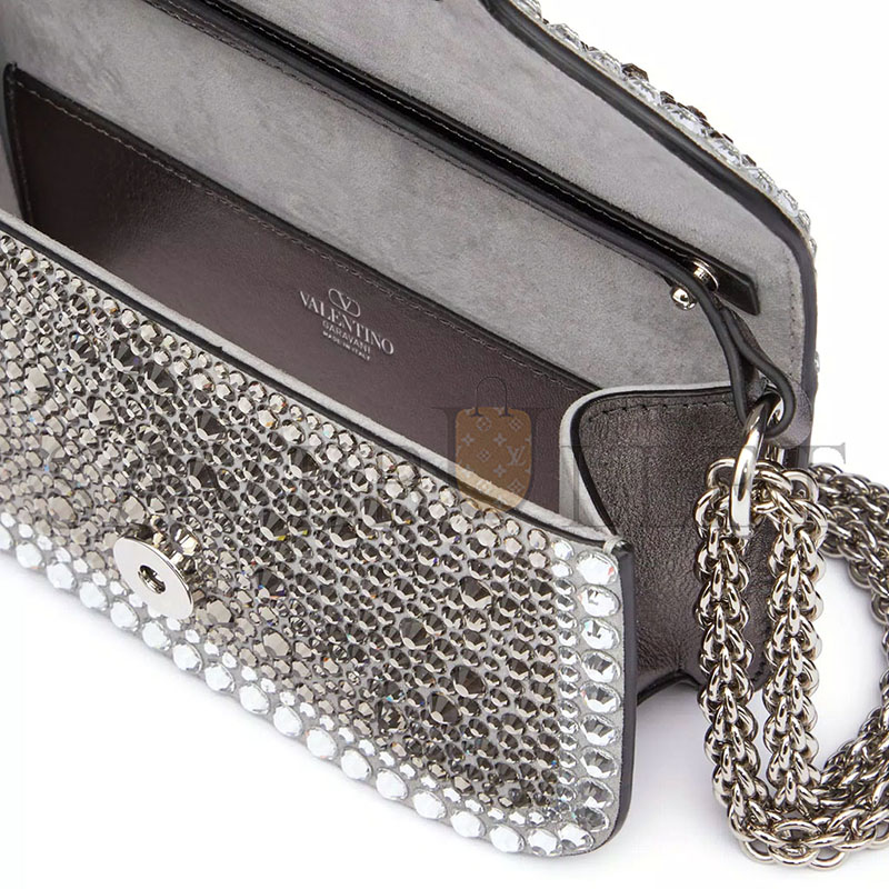 VALENTINO SMALL VALENTINO GARAVANI LOCÒ SHOULDER BAG WITH RHINESTONES 3W0B0K53JFN_ZQG (20*11*5cm) VALENTINO SMALL VALENTINO GARAVANI LOCÒ SHOULDER BAG WITH RHINESTONES 3W0B0K53JFN_ZQG (20*11*5cm)